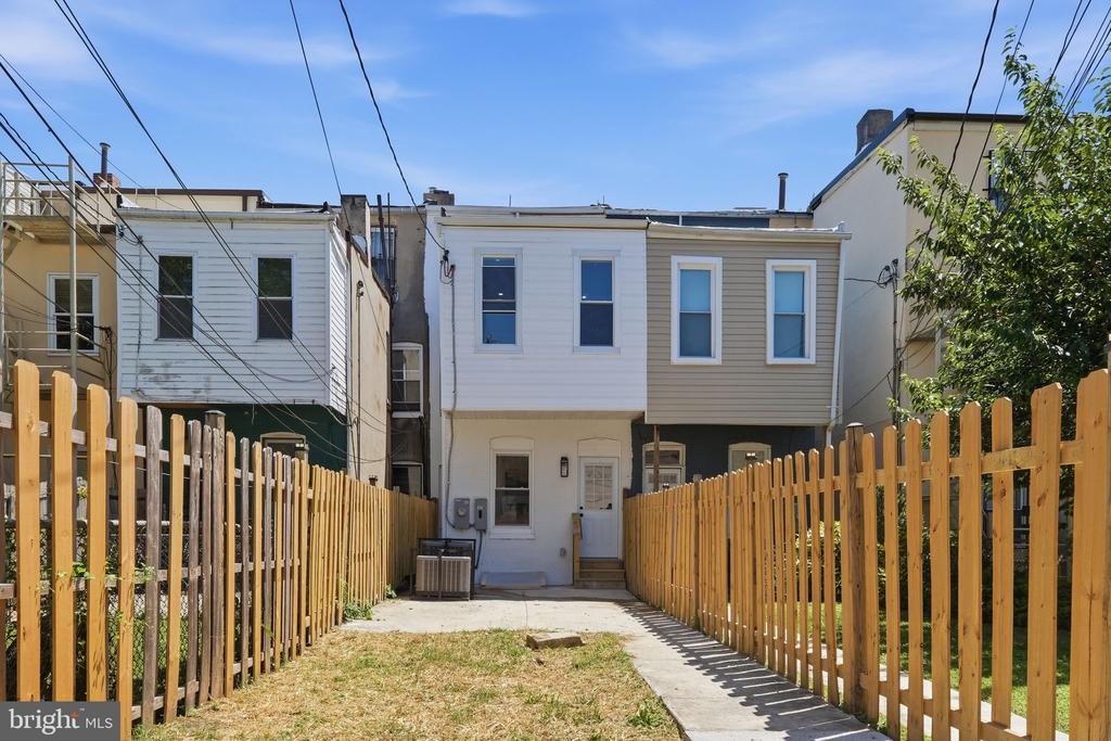326 E 22ND STREET