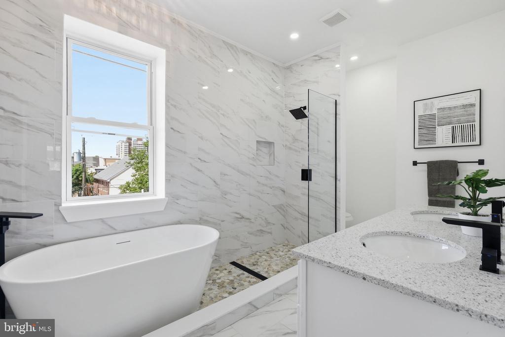 326 E 22ND STREET