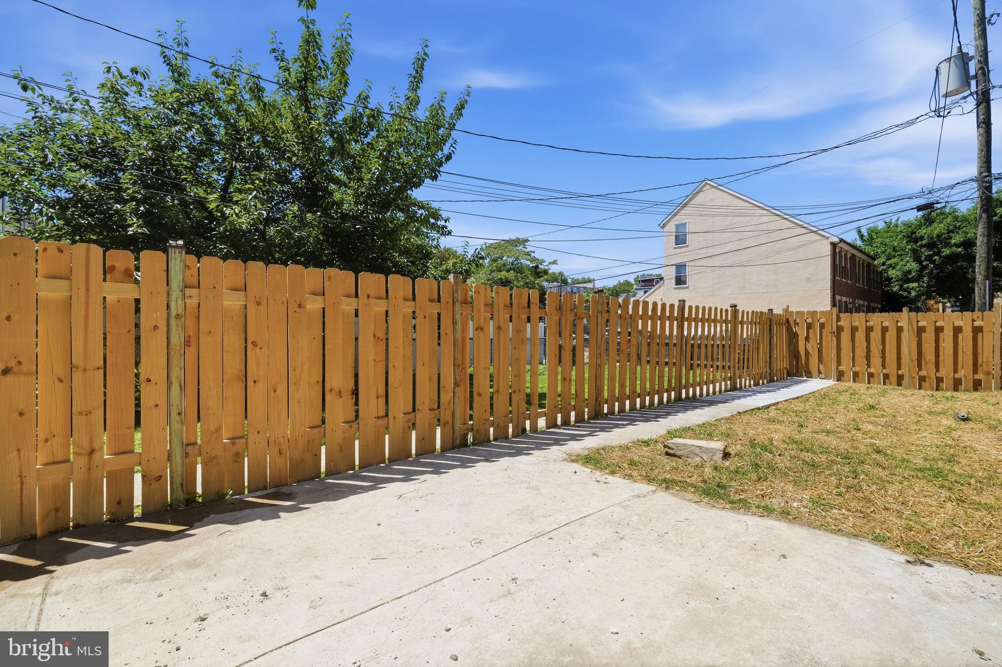 326 E 22ND STREET
