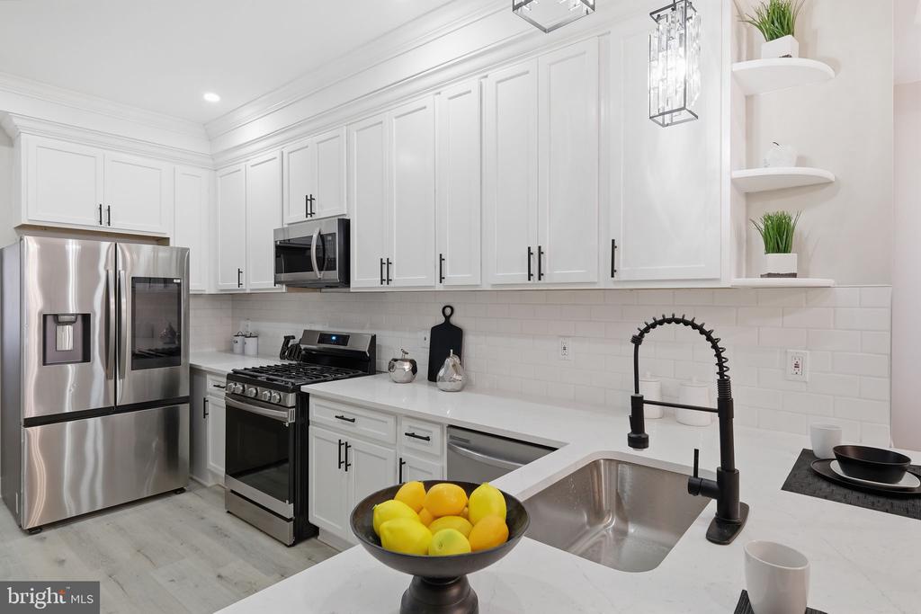 326 E 22ND STREET