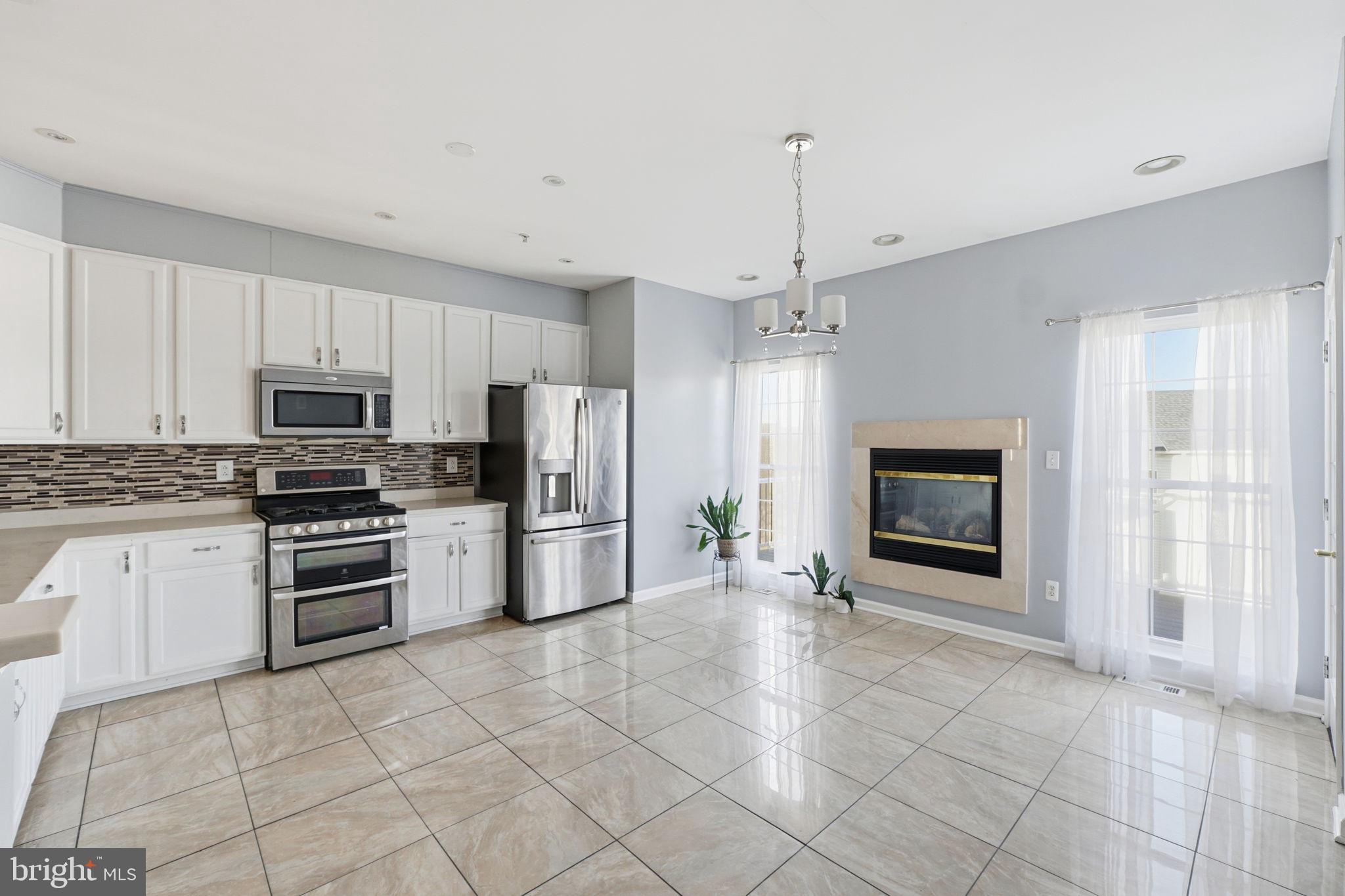 554 ELLISON COURT