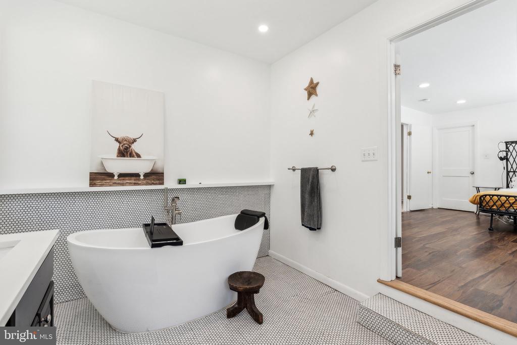 12213 MOUNT ALBERT ROAD