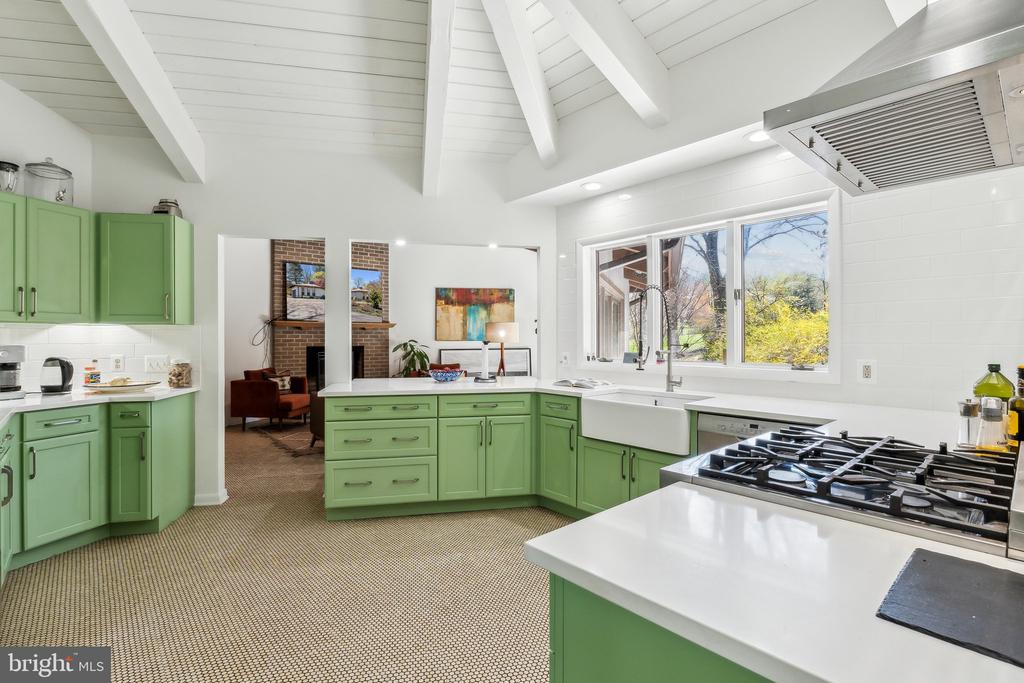 12213 MOUNT ALBERT ROAD