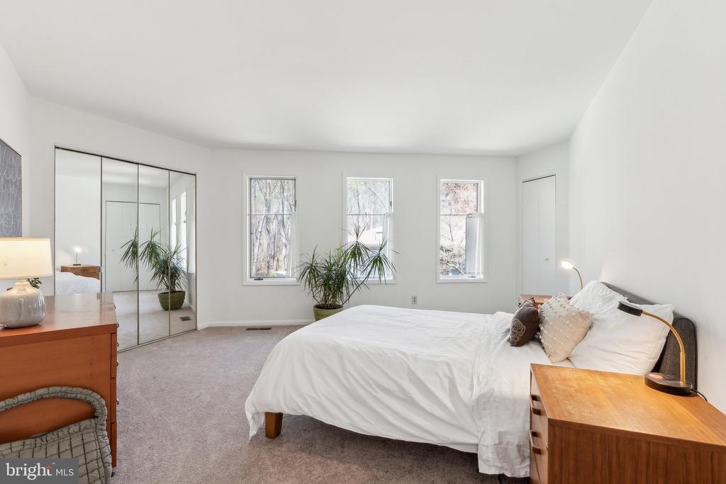12213 MOUNT ALBERT ROAD