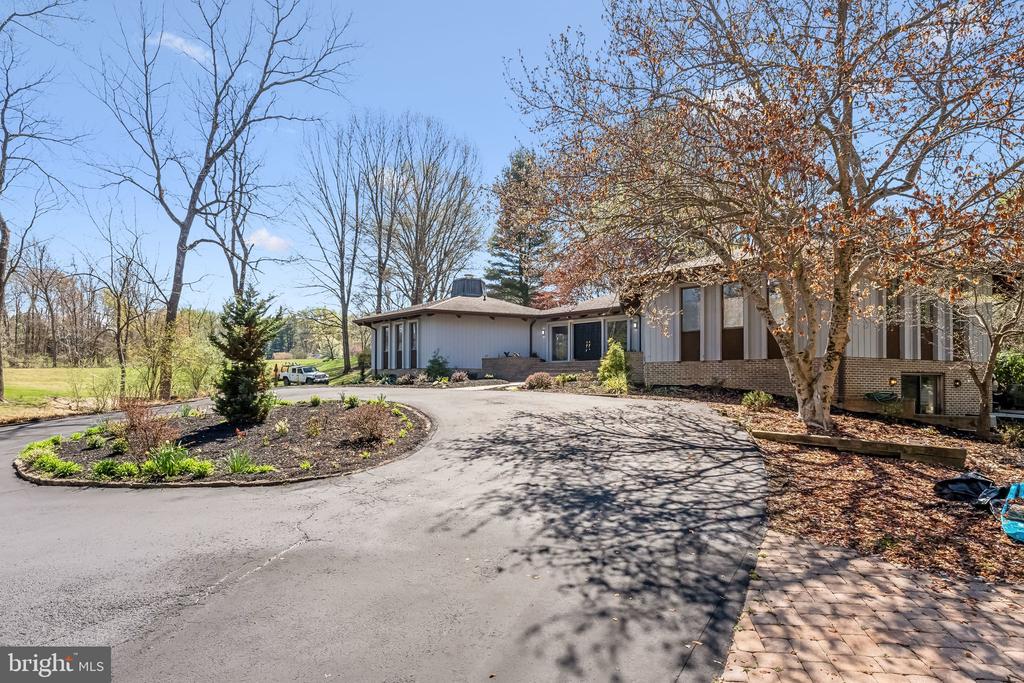 12213 MOUNT ALBERT ROAD