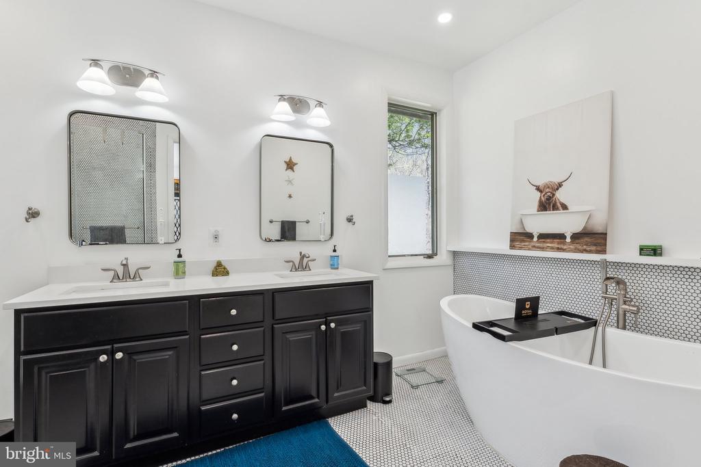 12213 MOUNT ALBERT ROAD