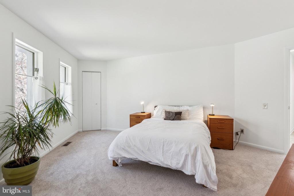 12213 MOUNT ALBERT ROAD