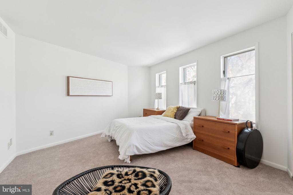 12213 MOUNT ALBERT ROAD