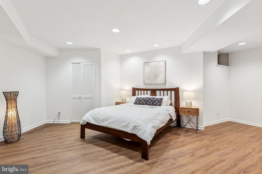 12213 MOUNT ALBERT ROAD