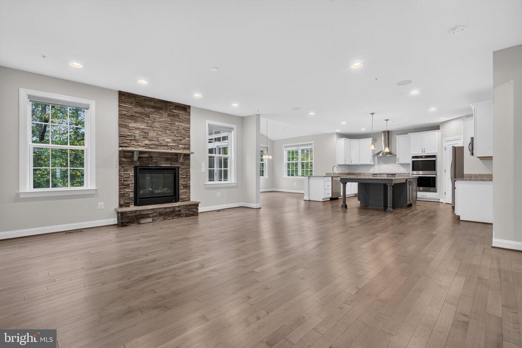 8116 VERONICA WAY