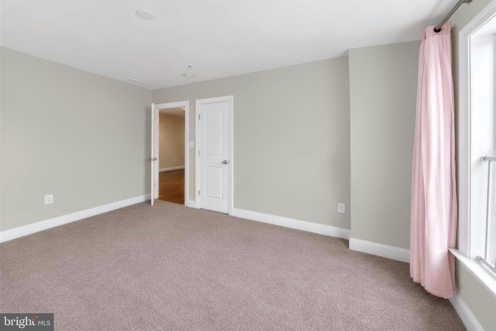 8116 VERONICA WAY