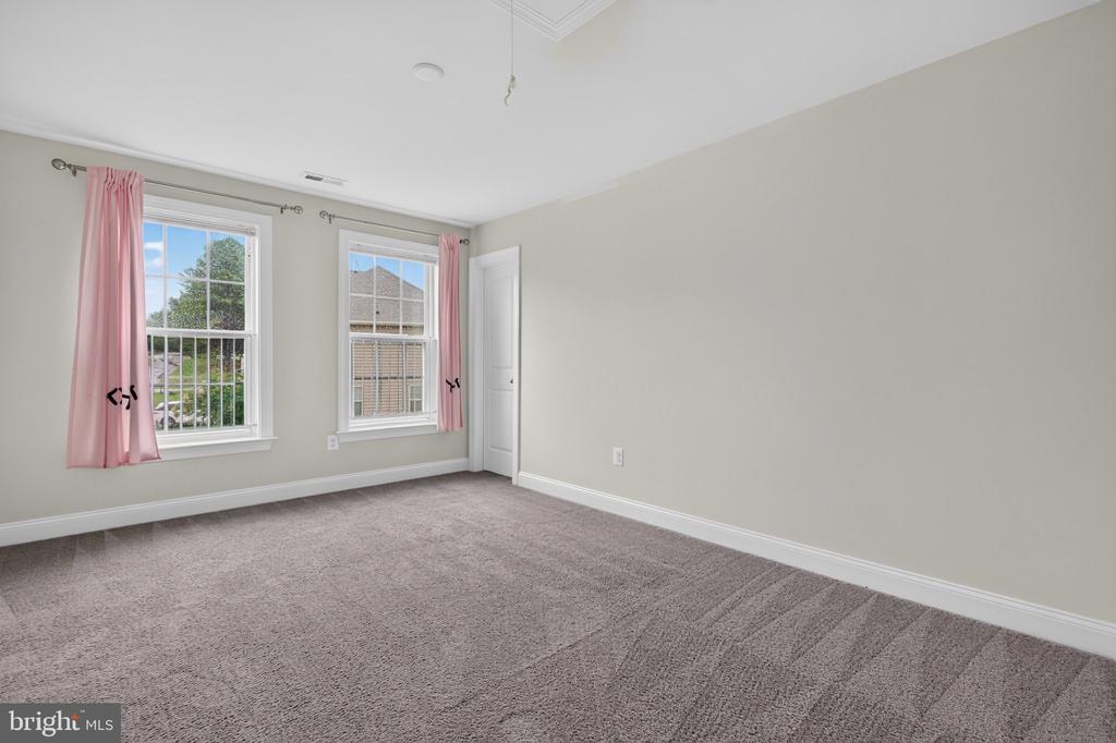 8116 VERONICA WAY