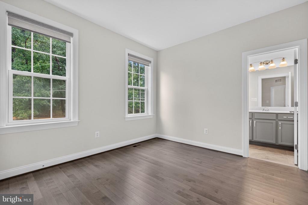 8116 VERONICA WAY