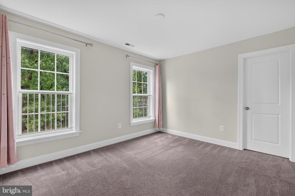 8116 VERONICA WAY