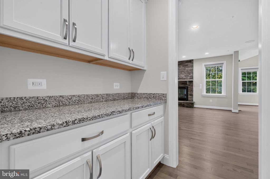 8116 VERONICA WAY