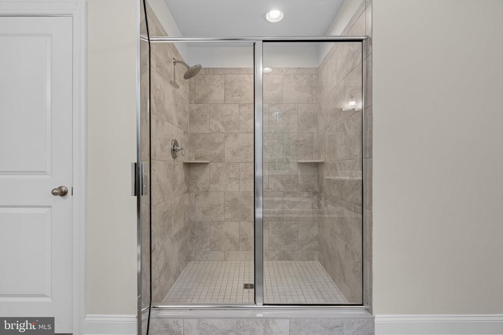 8116 VERONICA WAY