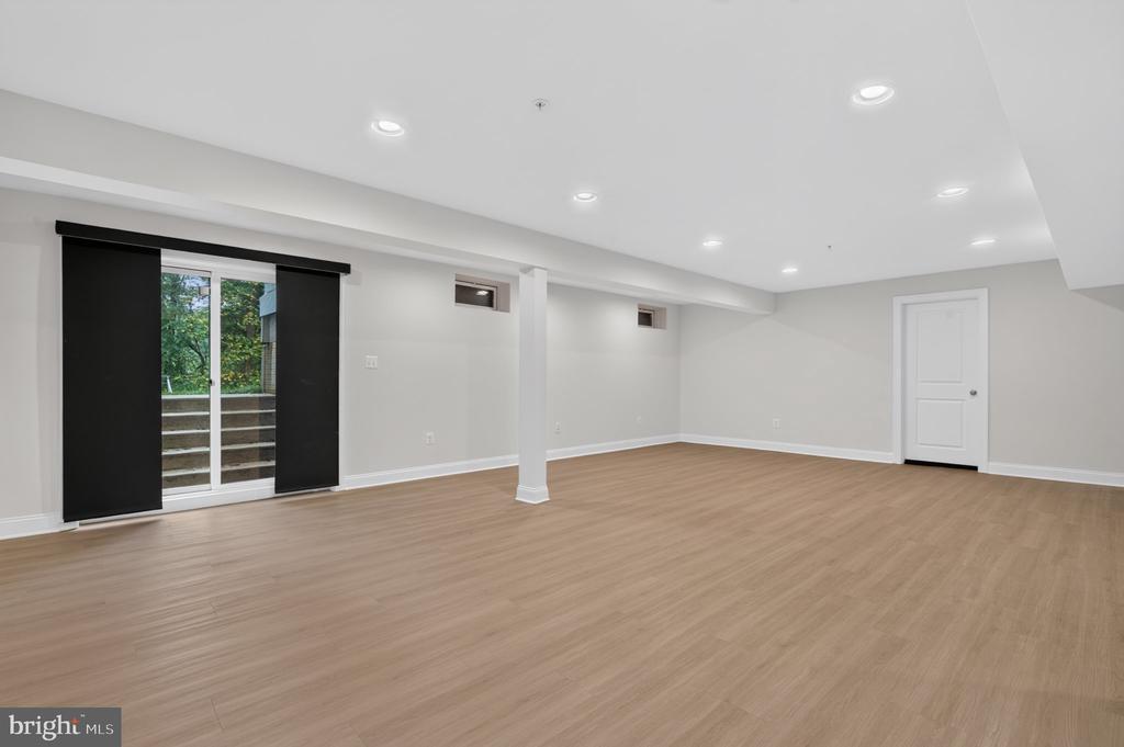 8116 VERONICA WAY
