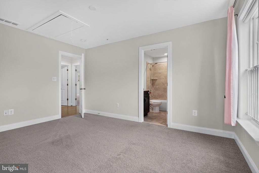 8116 VERONICA WAY