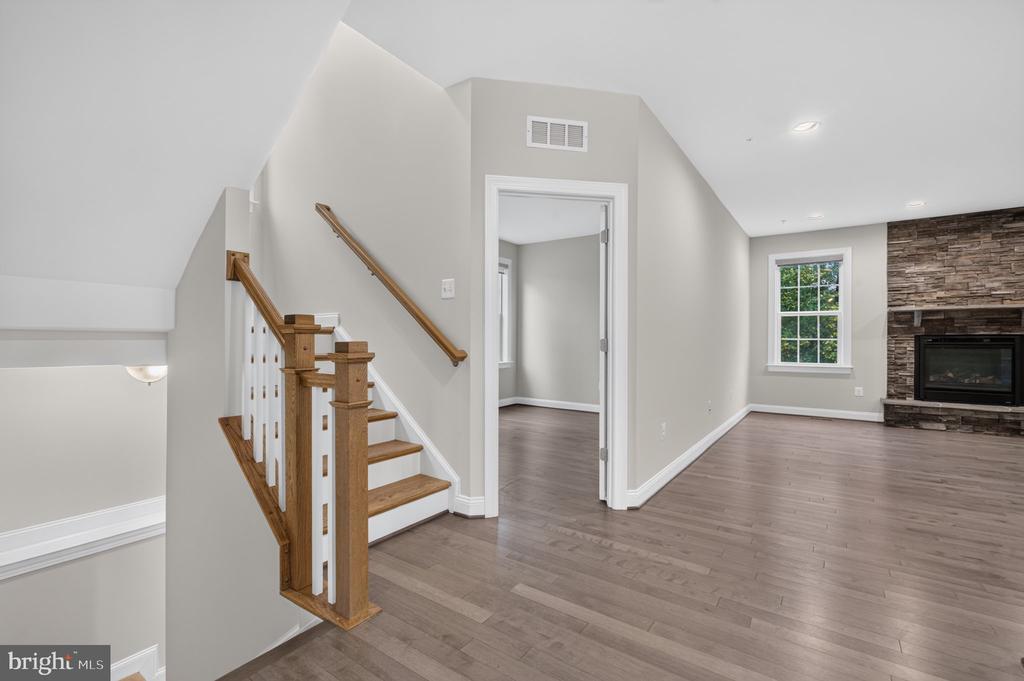 8116 VERONICA WAY