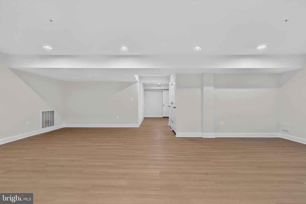 8116 VERONICA WAY
