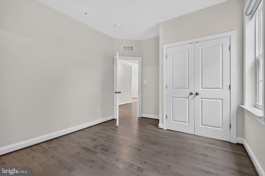 8116 VERONICA WAY