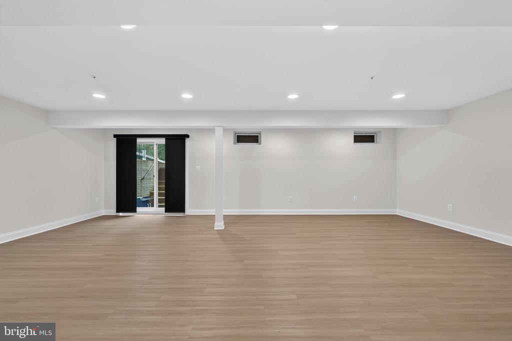 8116 VERONICA WAY