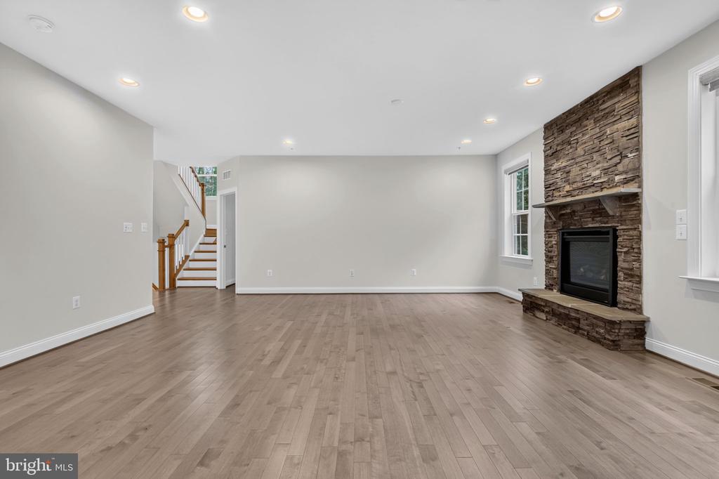 8116 VERONICA WAY