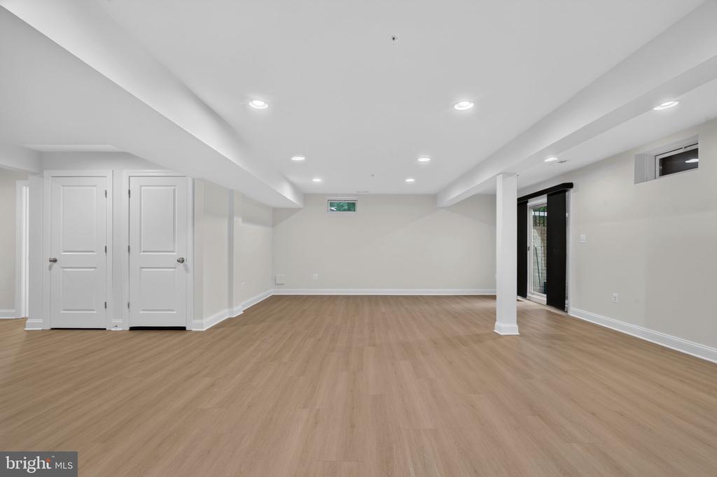 8116 VERONICA WAY