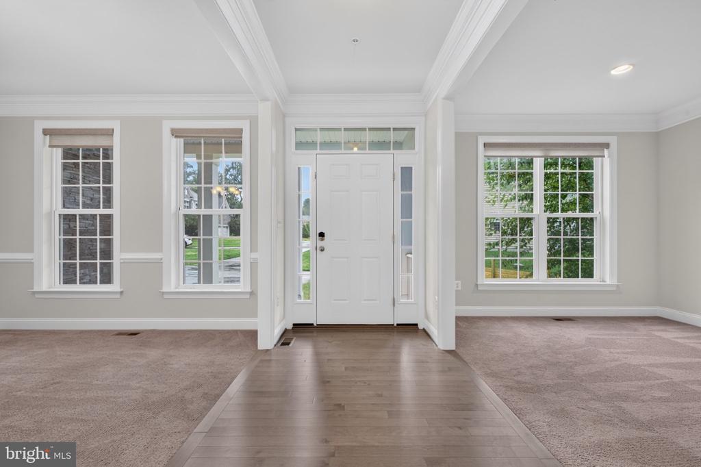8116 VERONICA WAY