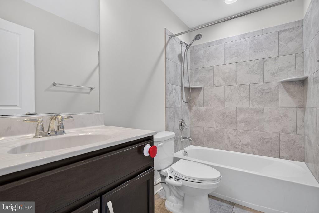 8116 VERONICA WAY