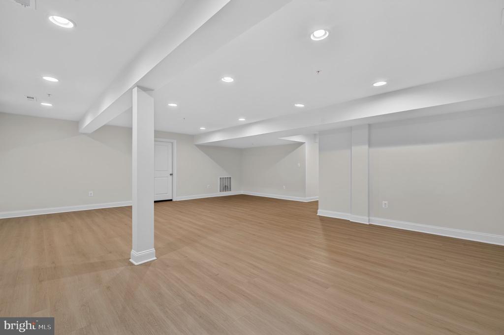8116 VERONICA WAY