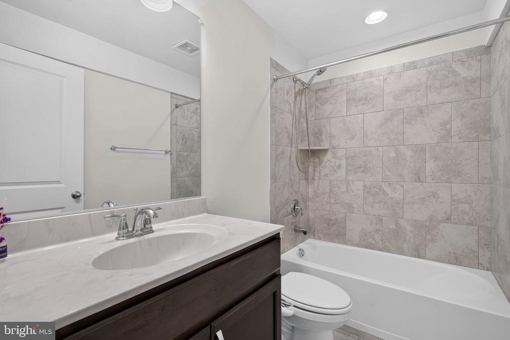8116 VERONICA WAY