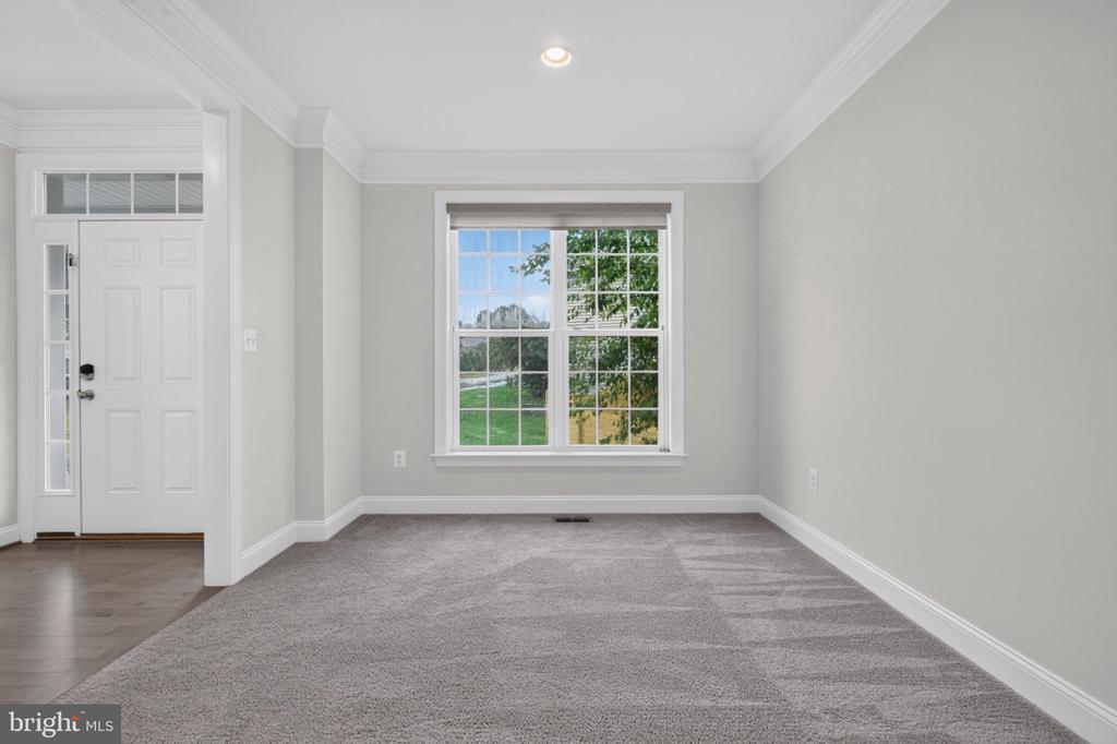 8116 VERONICA WAY