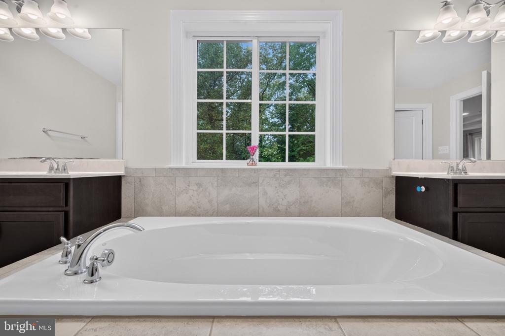 8116 VERONICA WAY