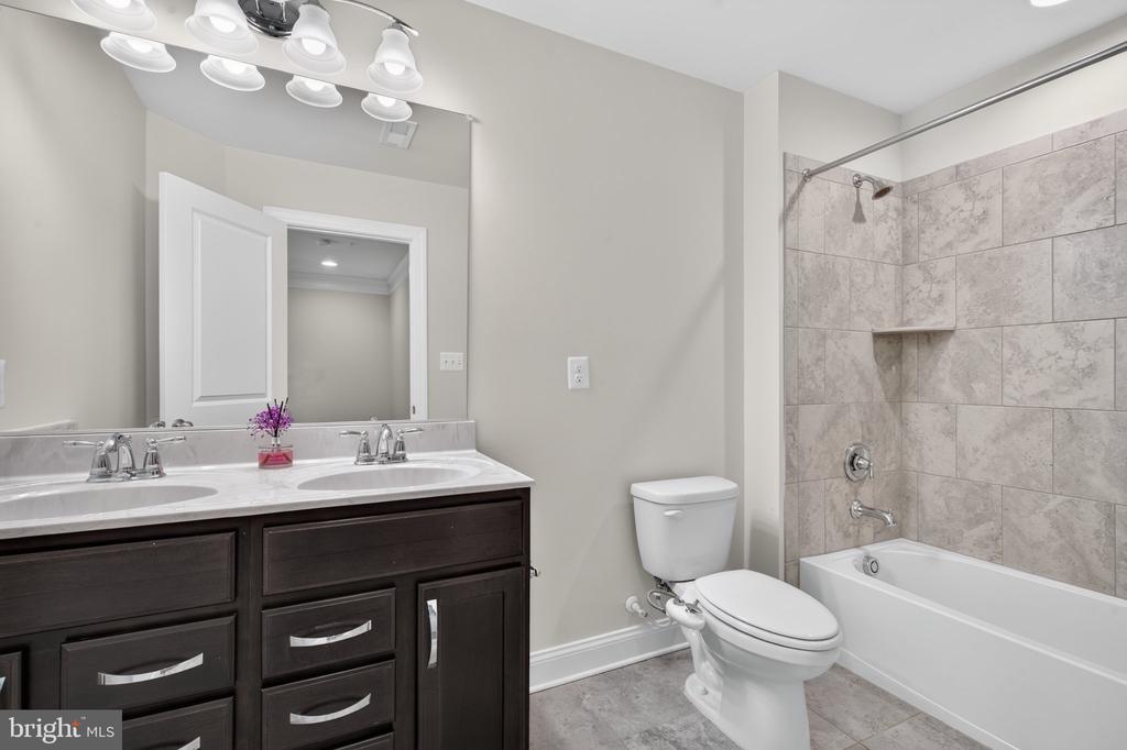 8116 VERONICA WAY