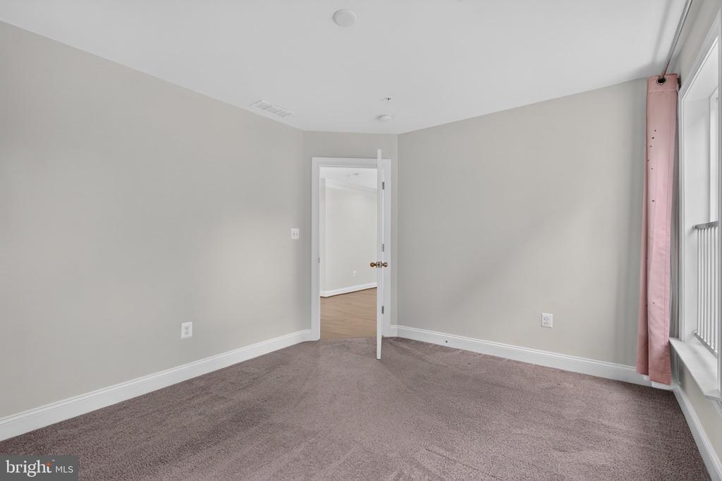 8116 VERONICA WAY