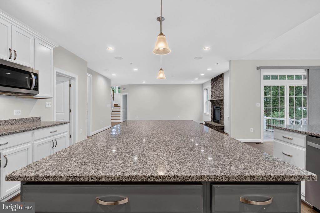 8116 VERONICA WAY
