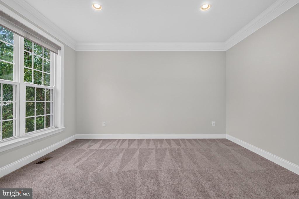 8116 VERONICA WAY
