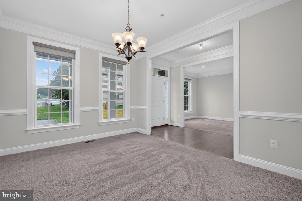 8116 VERONICA WAY