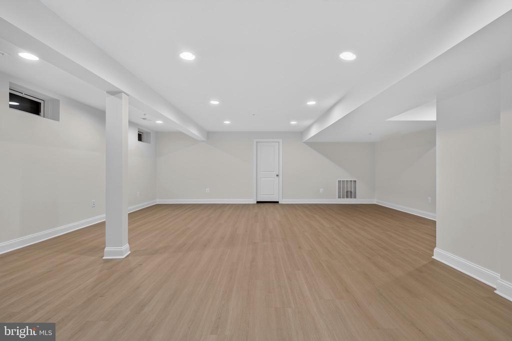 8116 VERONICA WAY