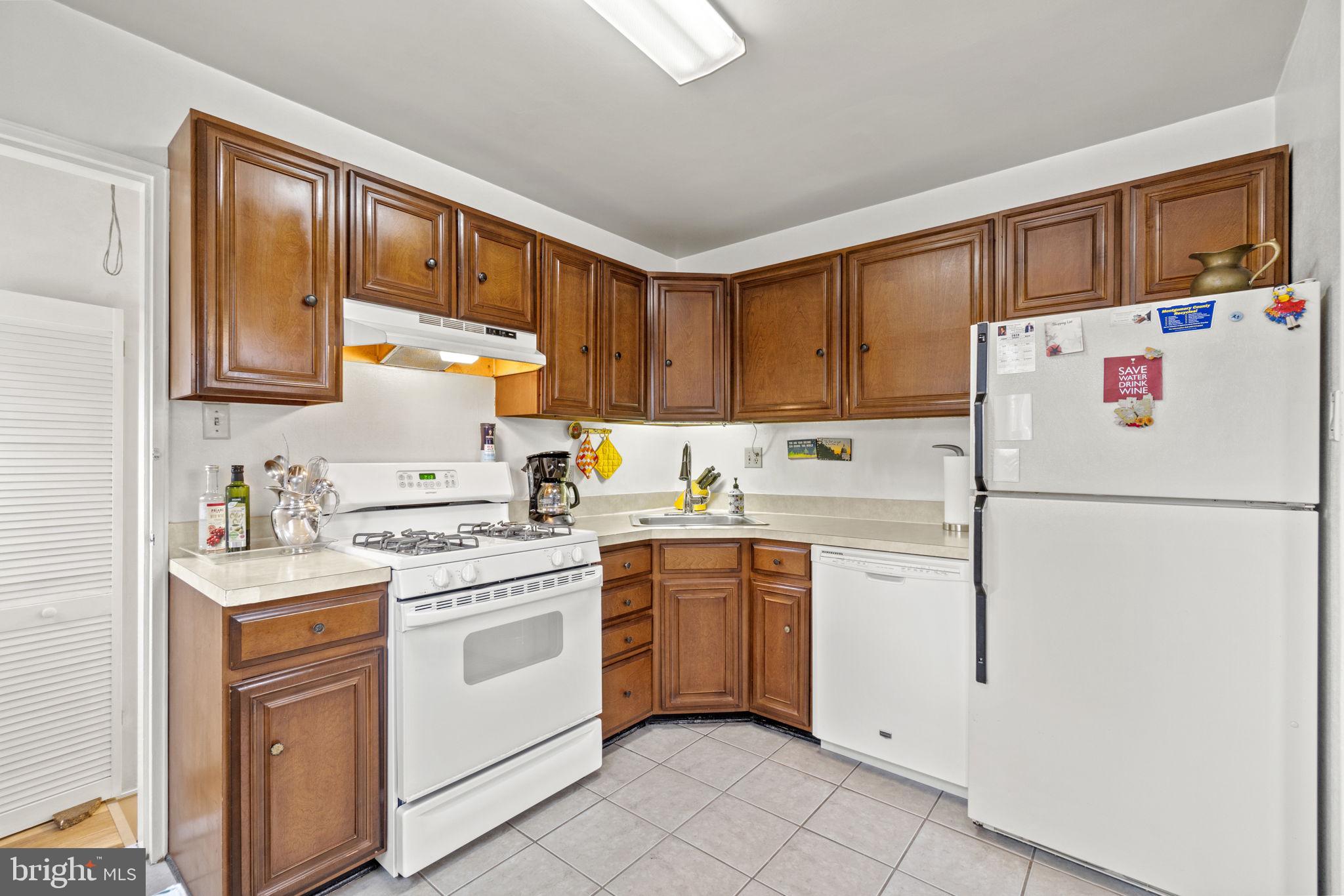 4800 WILWYN WAY