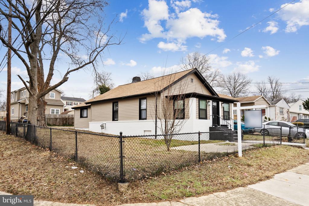421 DATELEAF AVENUE