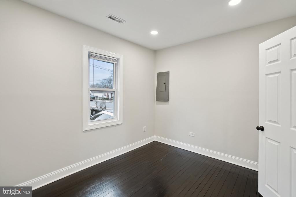 421 DATELEAF AVENUE