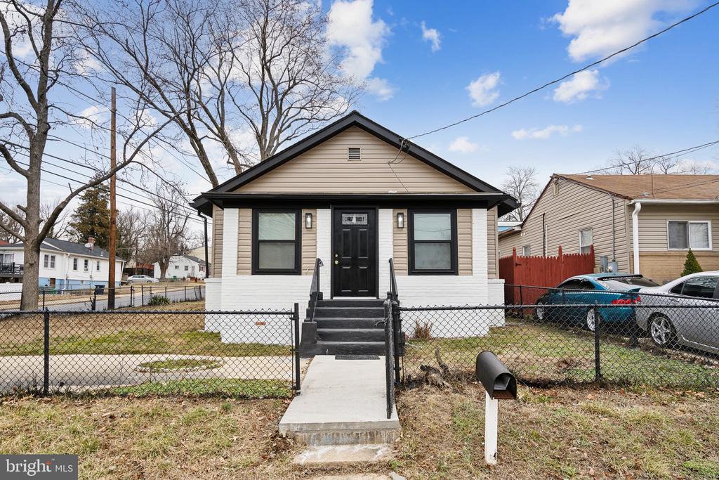 421 DATELEAF AVENUE