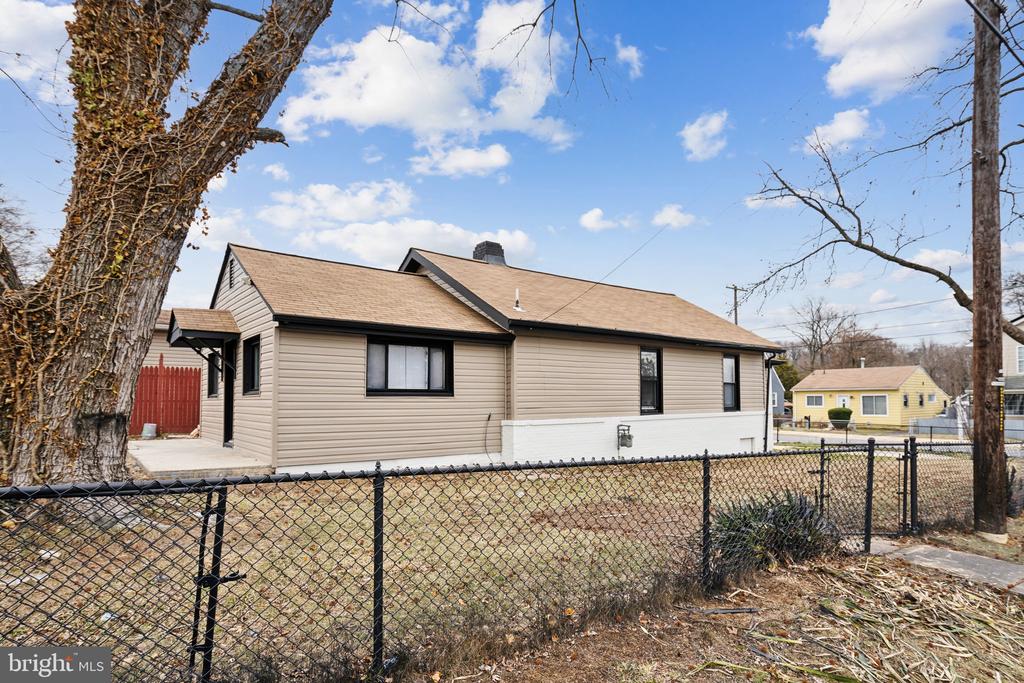421 DATELEAF AVENUE