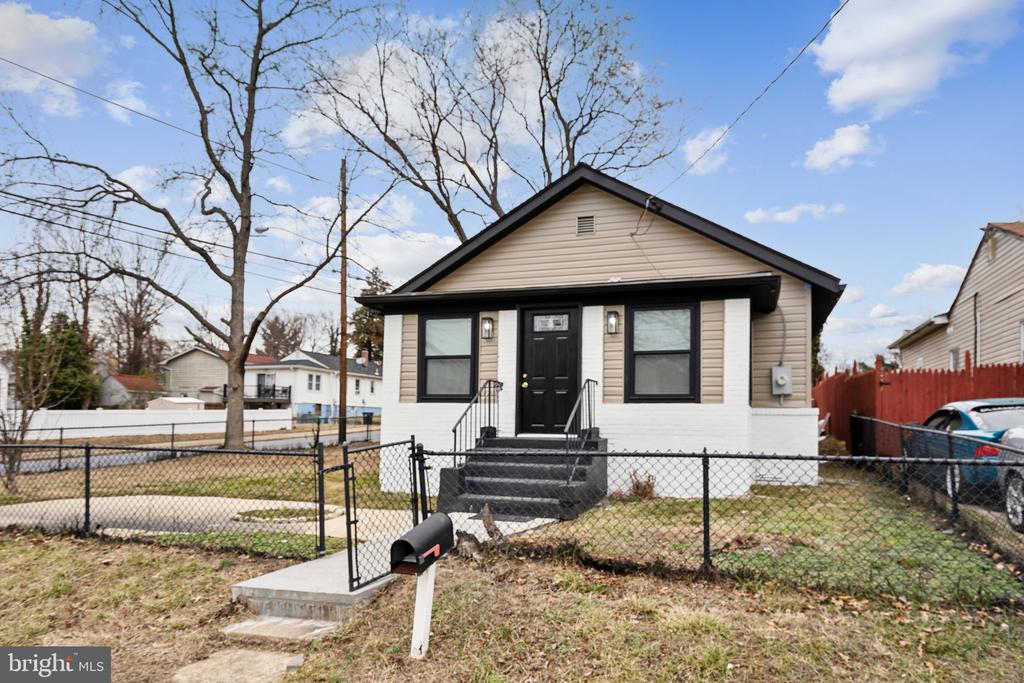 421 DATELEAF AVENUE