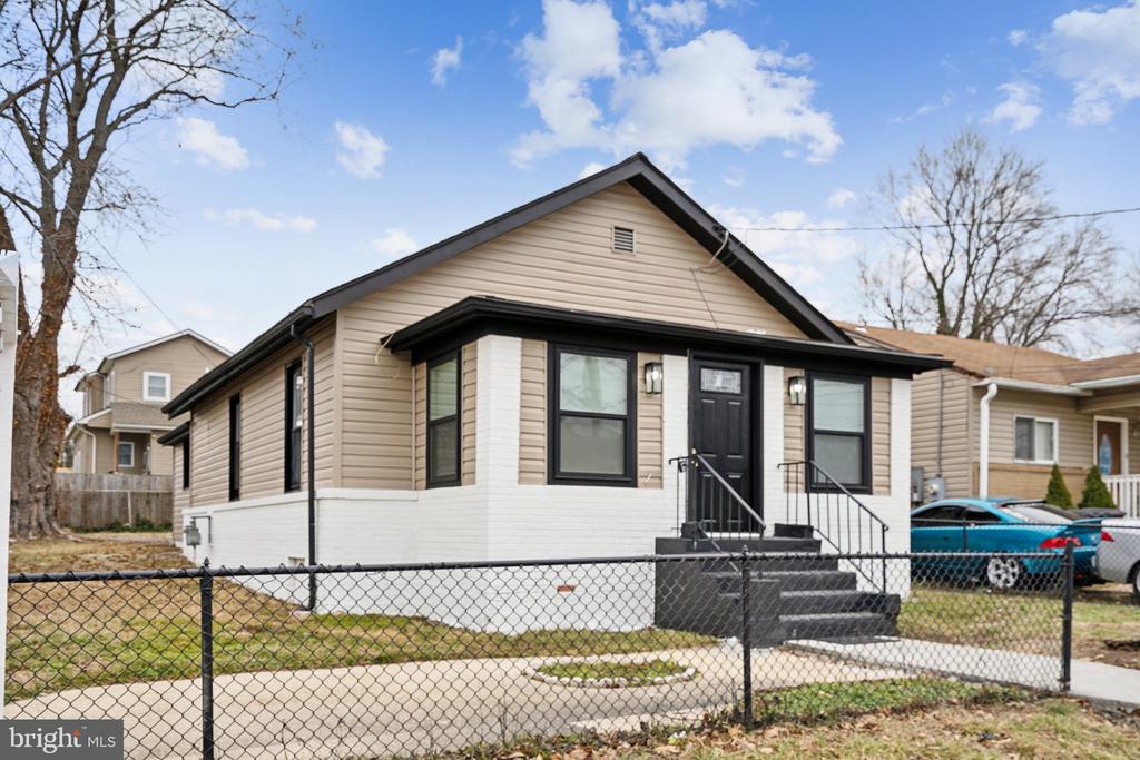 421 DATELEAF AVENUE