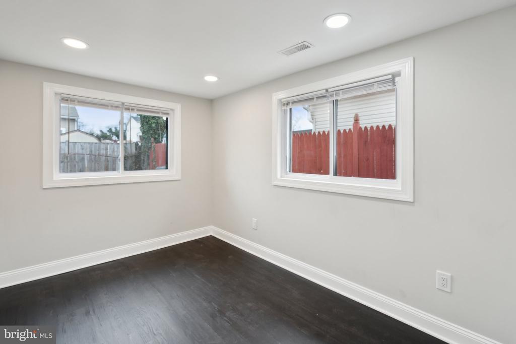 421 DATELEAF AVENUE