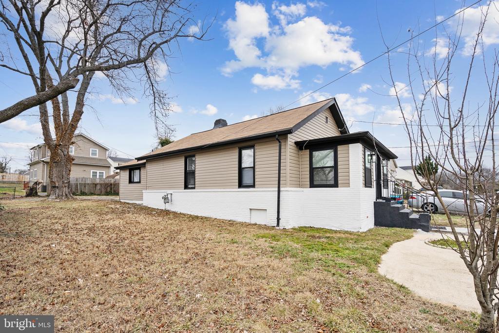 421 DATELEAF AVENUE