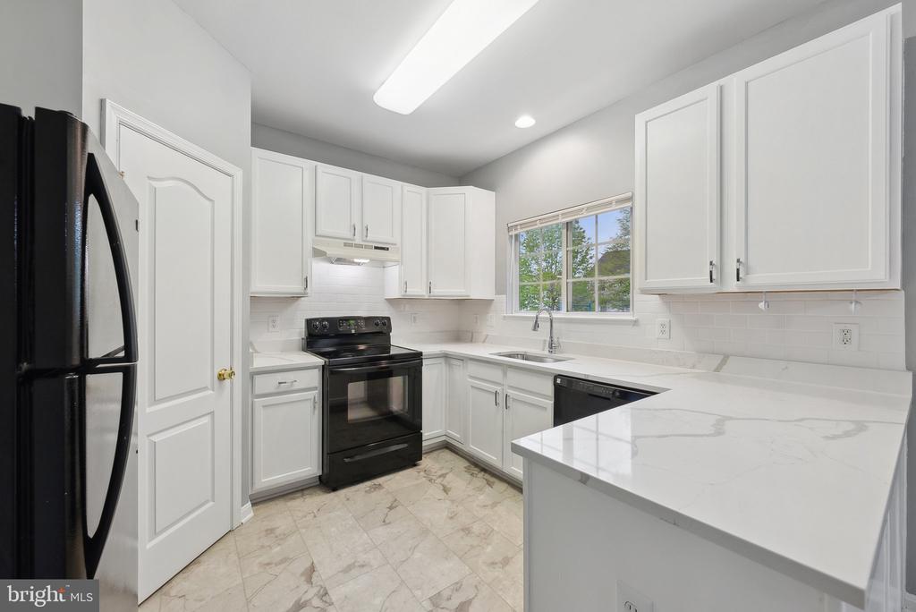 7006 RENWICK COURT